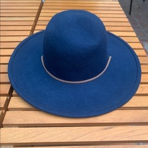 21 | MEN | HAT | BLUE & TAN |